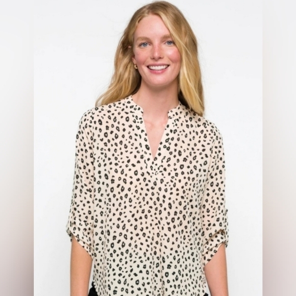 LUSH, Polyester, lightweight, off-white v-neck tunic w 1/2 sleeves. SZ 2X. - Picture 2 of 7